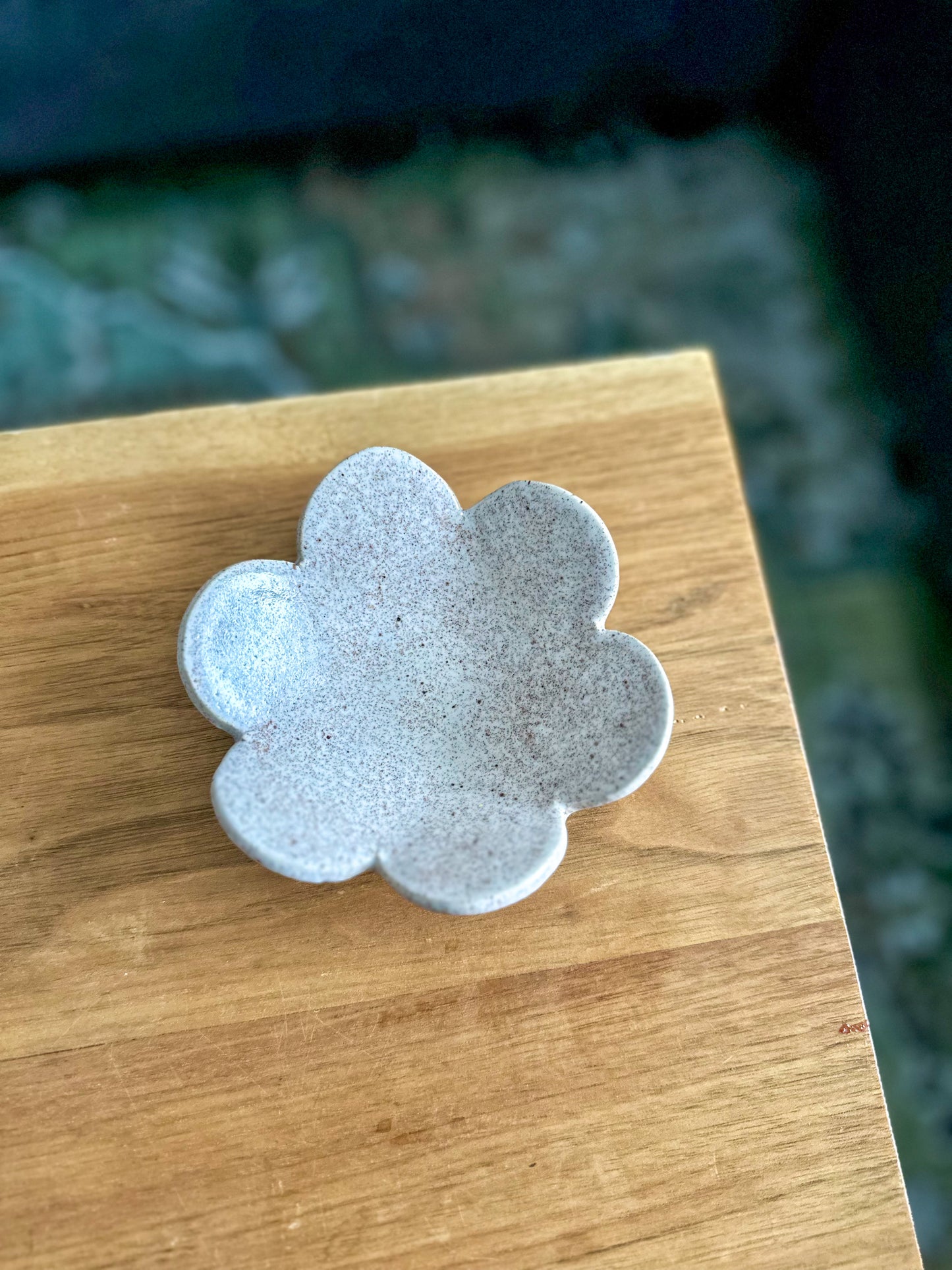 FLOWER TRINKET DISH - OATMEAL