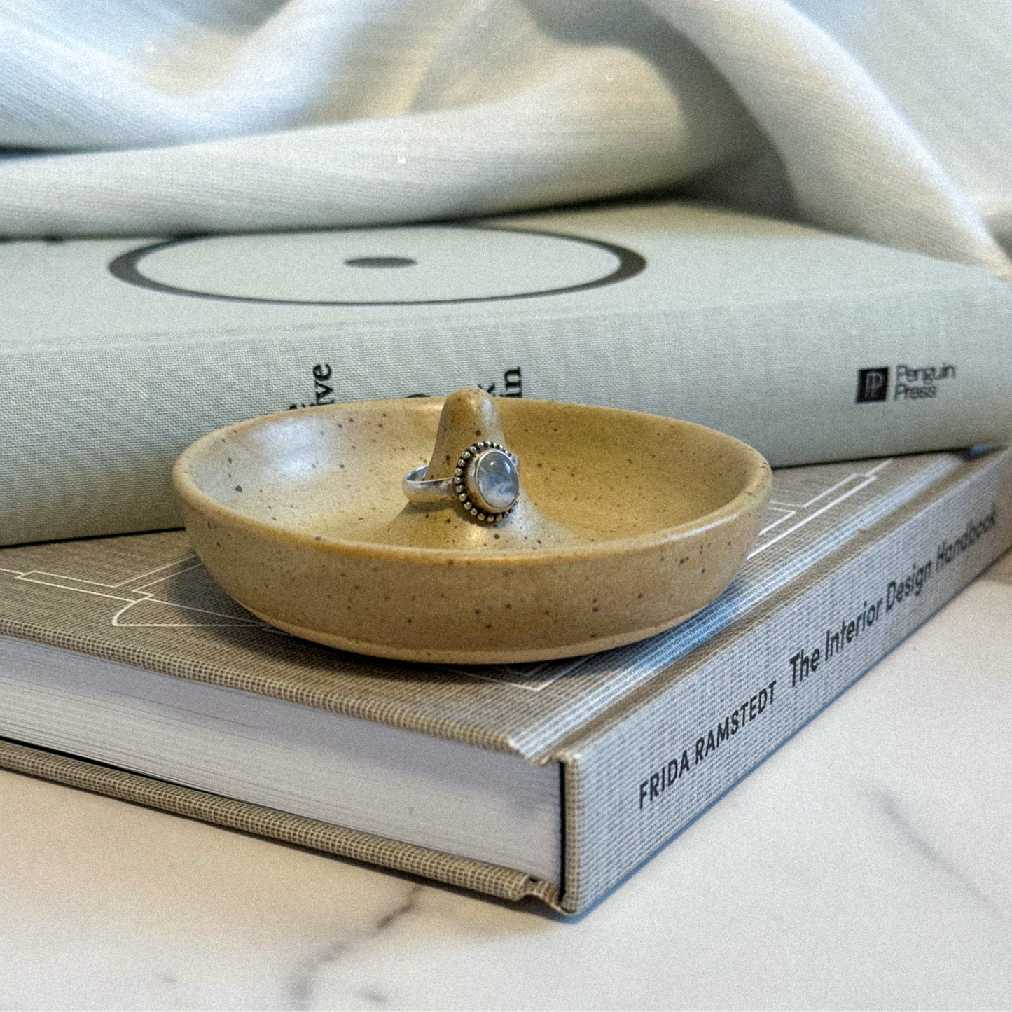 SMALL RING HOLDER - SAND