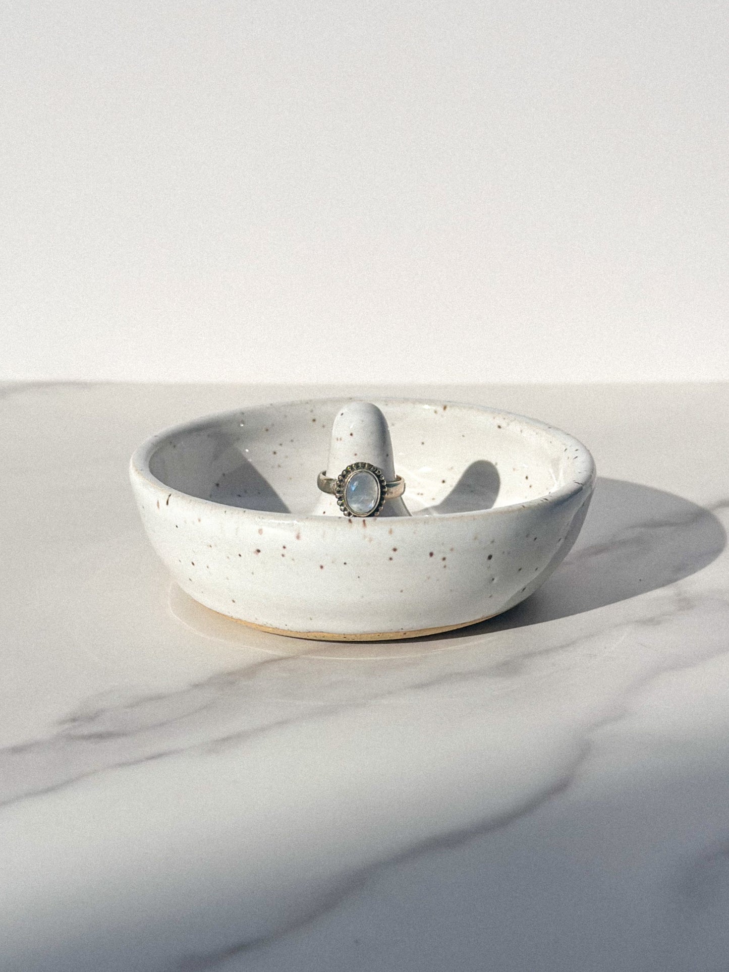 RING HOLDER - WHITE