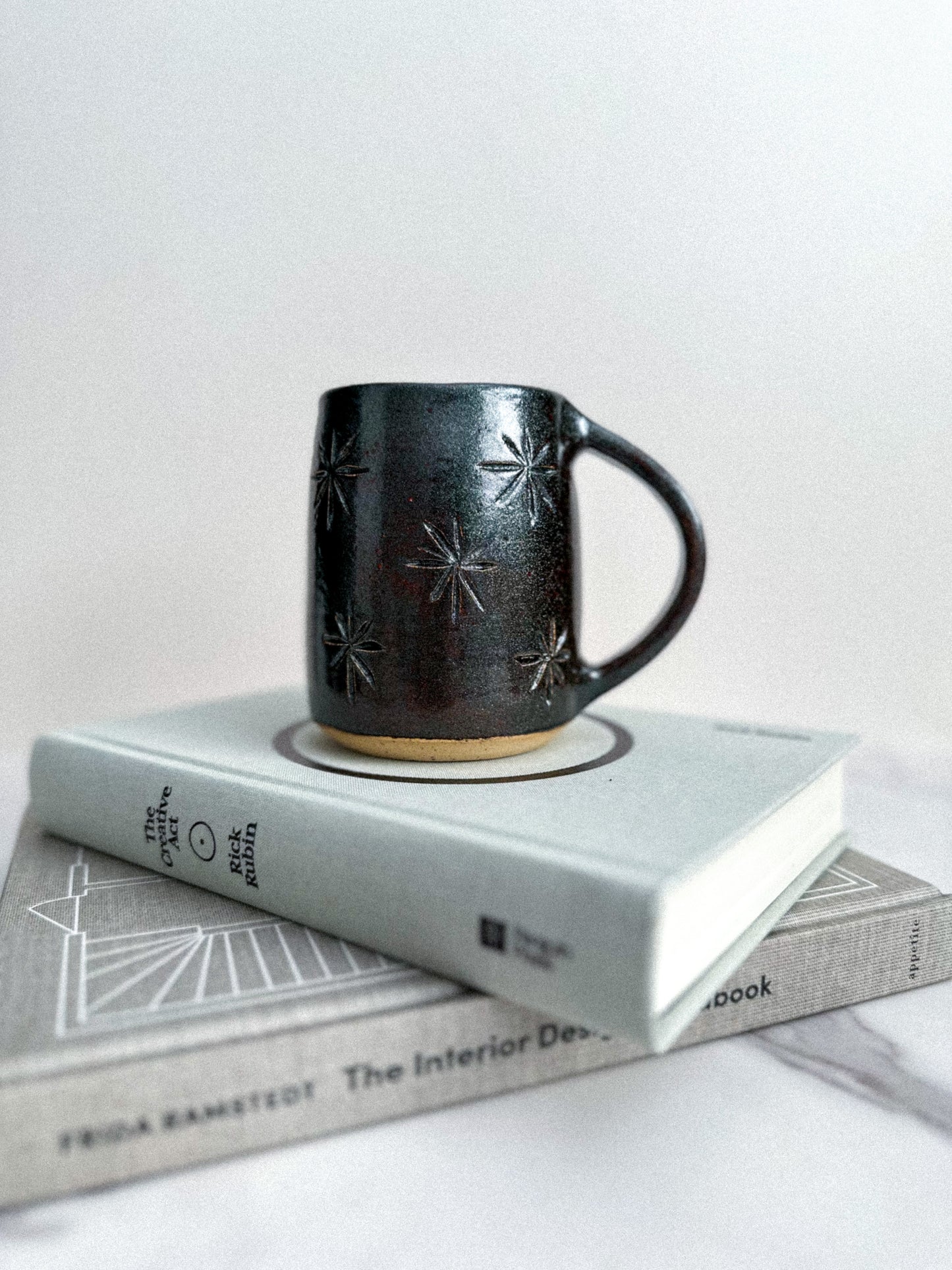 CARVED STAR MUG - BLACK SPARKLE