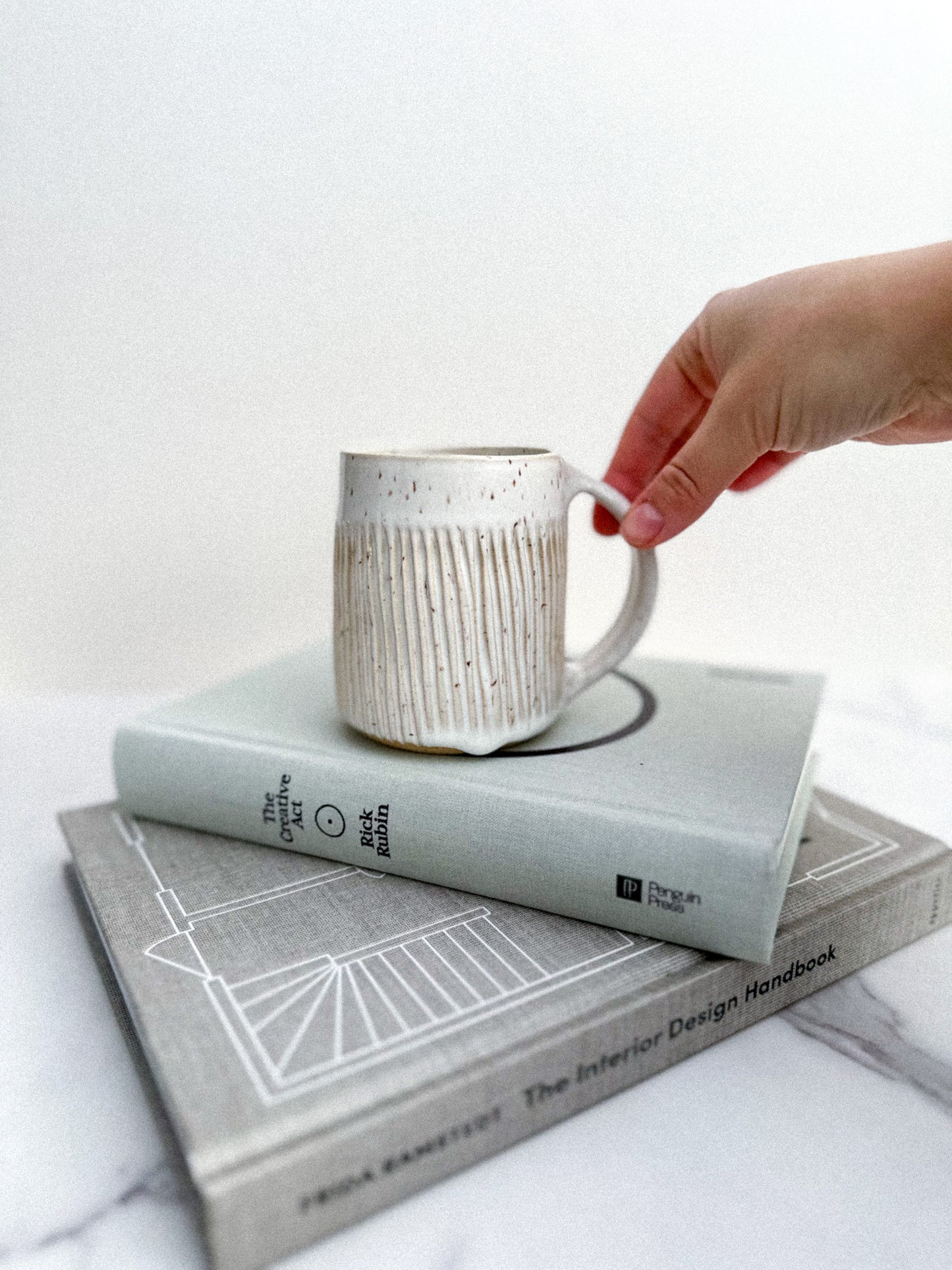 SMALL CARVED MUG - WHITE