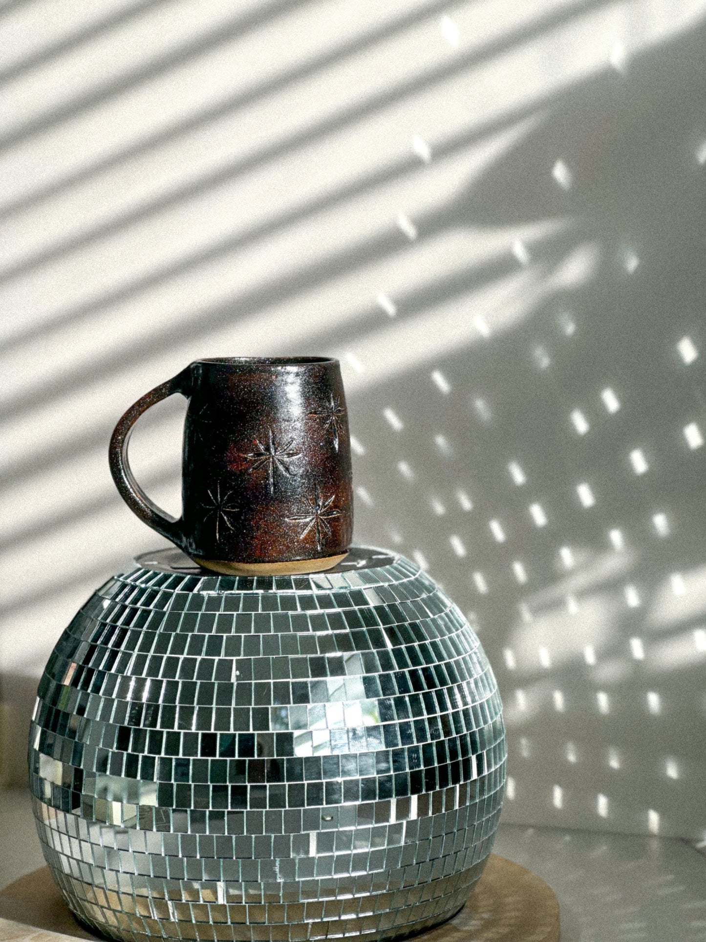 CARVED STAR MUG - BLACK SPARKLE