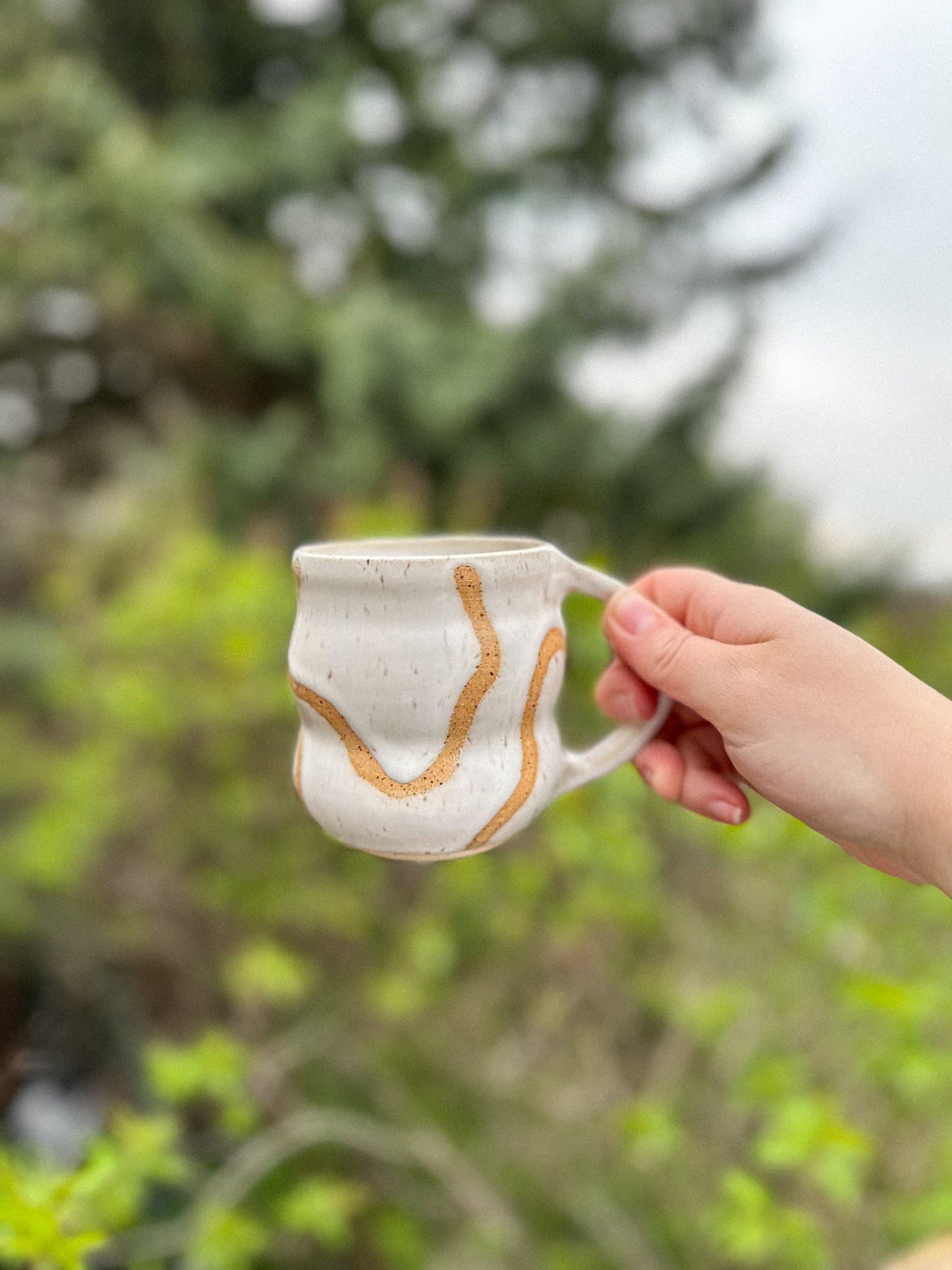 SHORT WAVY BABY MUG - ABSTRACT WHITE