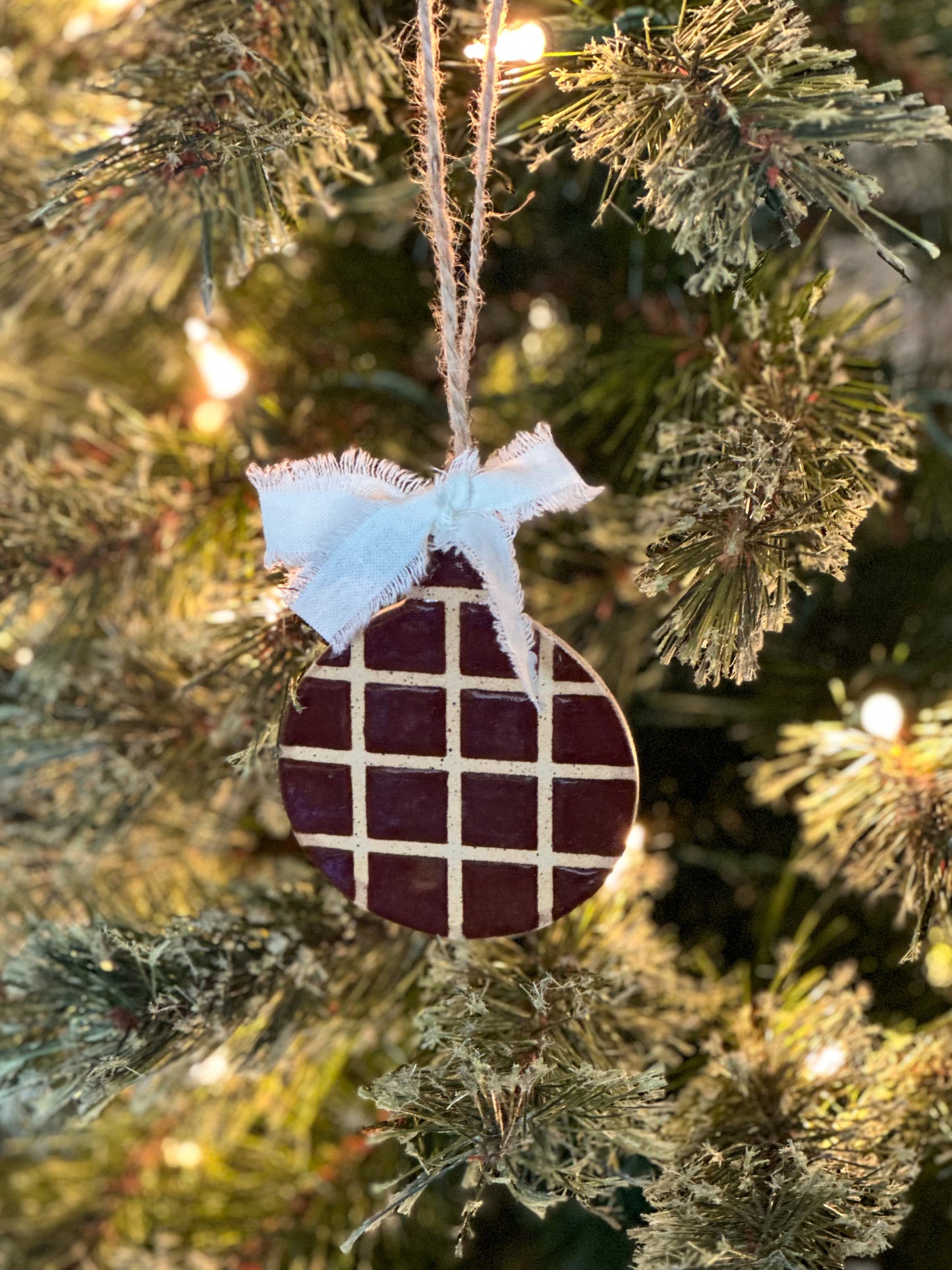 ROUND ORNAMENT - SMOKEY MERLOT