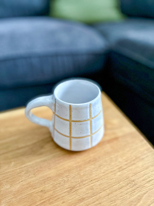 WHITE GRID MUG