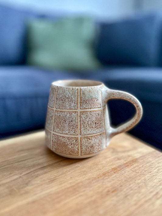 BROWN SPECK GRID MUG