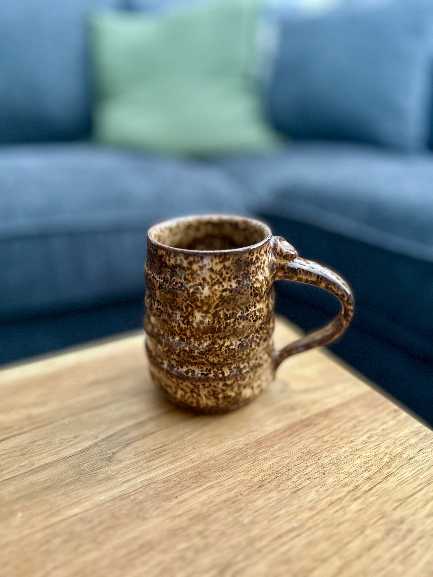 COCOA NIBS WAVY MUG