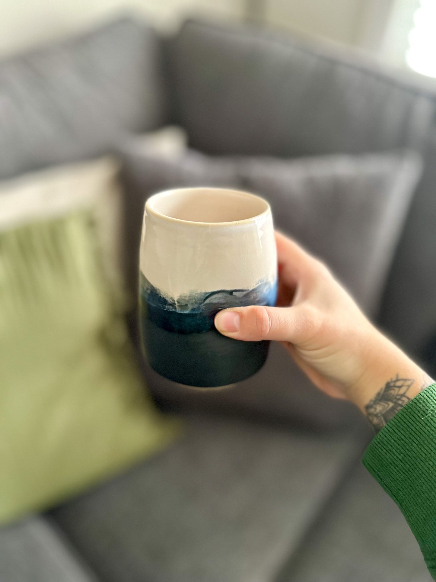 BLACK + WHITE STROKE THUMB CUP