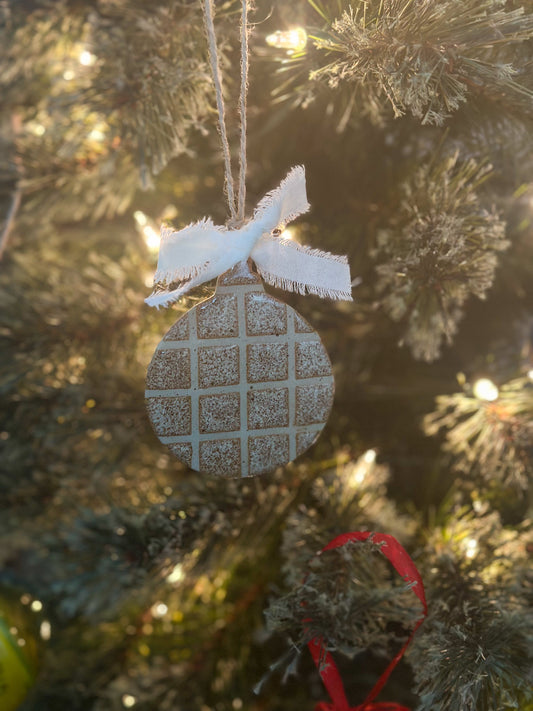 ROUND ORNAMENT - BROWN SPECK