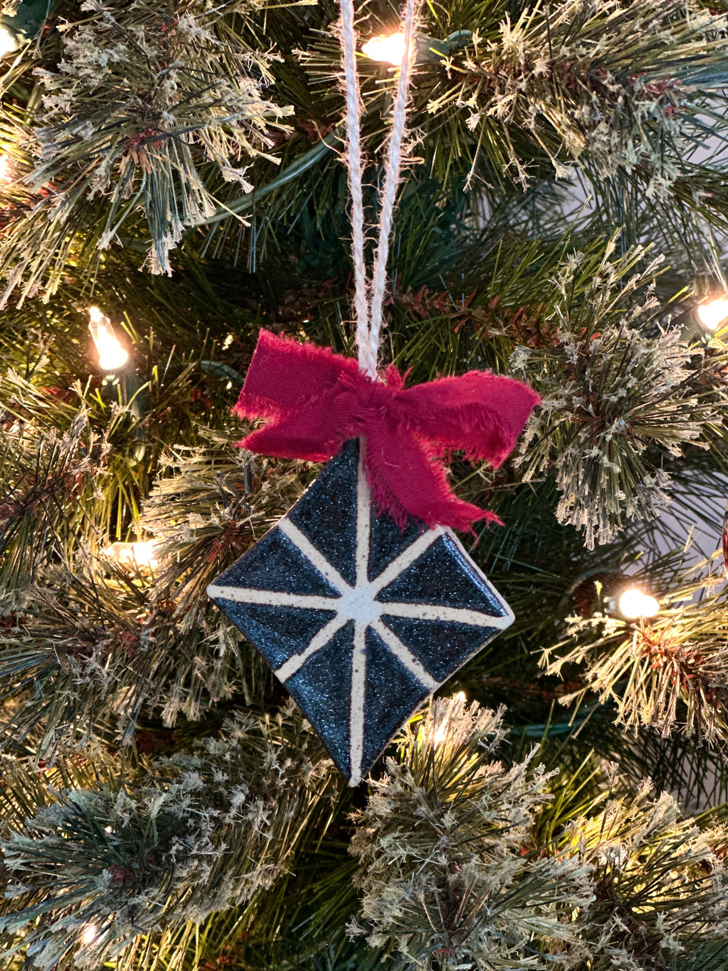 DIAMOND ORNAMENT - SPARKLY BLACK