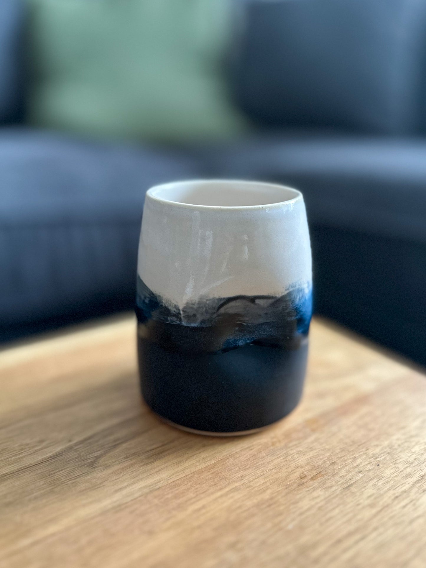 BLACK + WHITE STROKE THUMB CUP