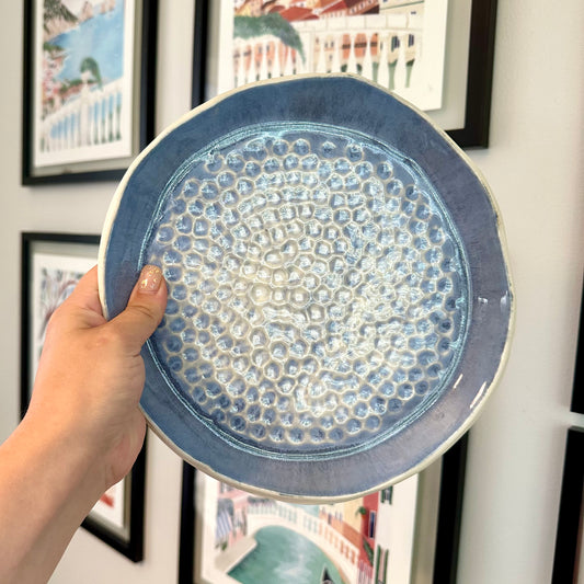 ROUND ORGANIC PLATE - BLUE/WHITE