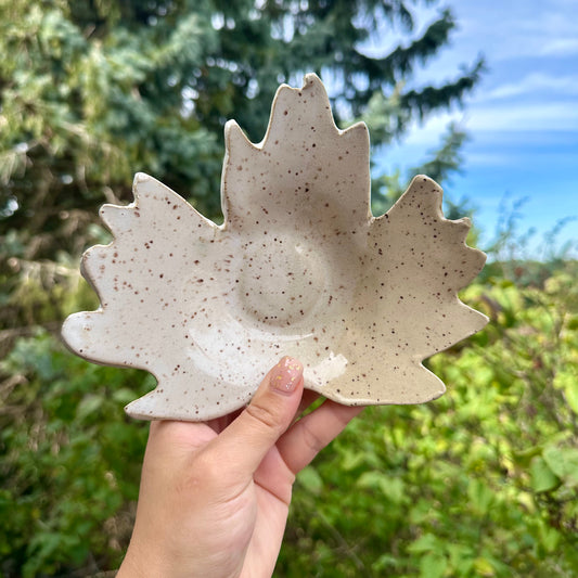 MAPLE LEAF TRINKET DISH - WHITE/NATURAL