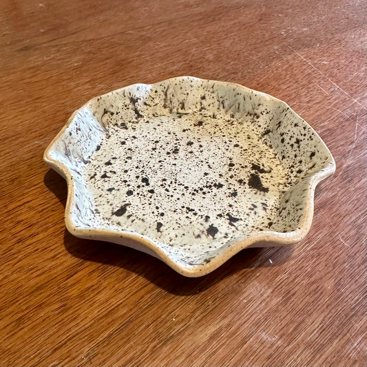 WAVY TRINKET DISH - SPECKLED BIRCH