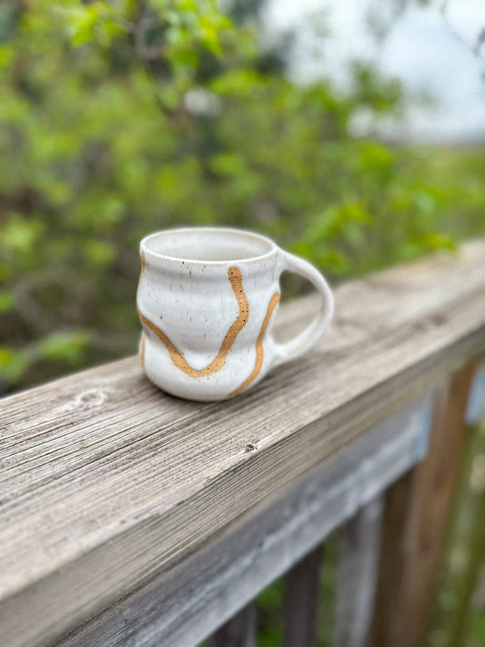 SHORT WAVY BABY MUG - ABSTRACT WHITE